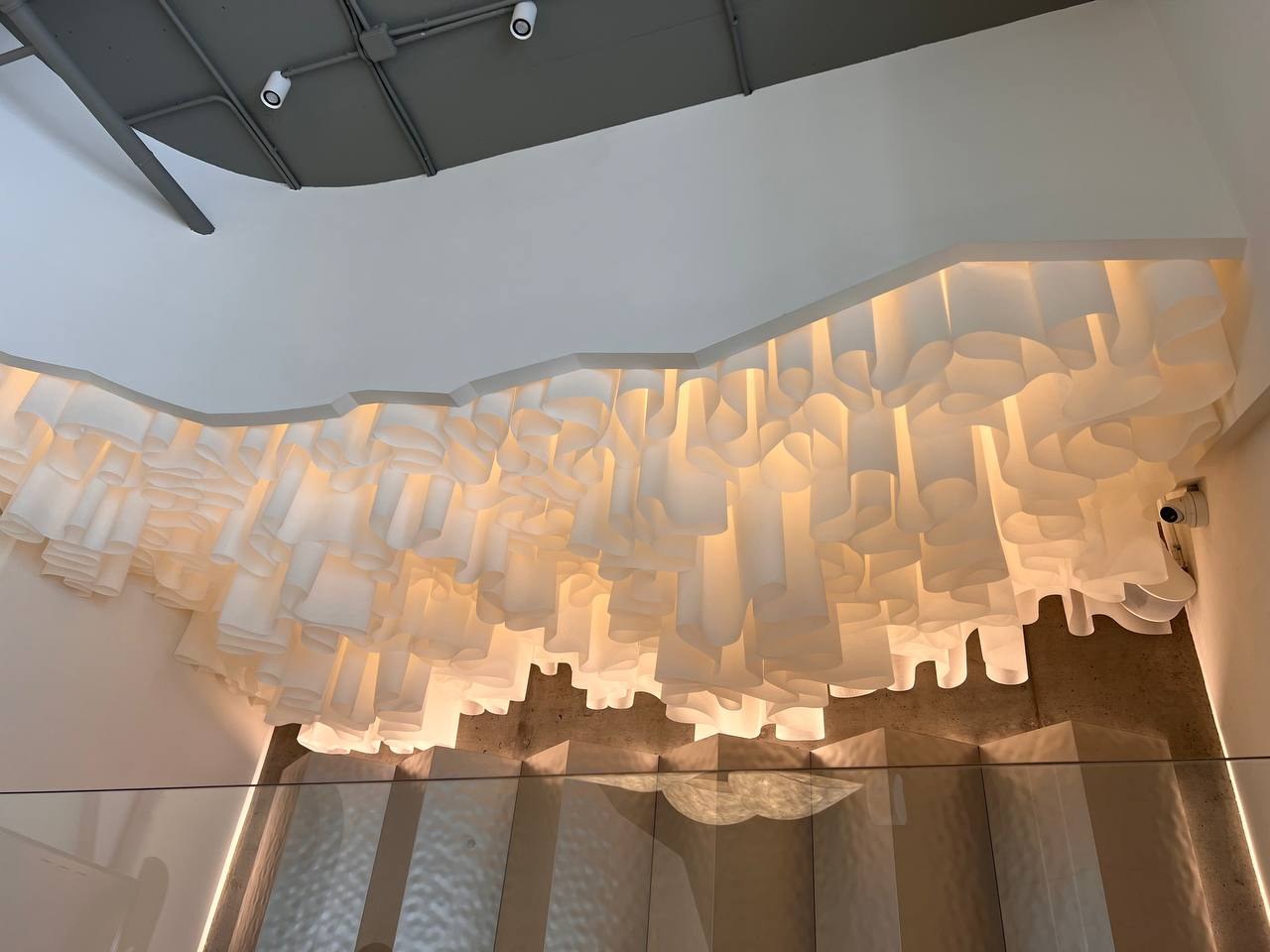 Люстра Wave ceiling® в круглых нишах кафе «Жемчужина»